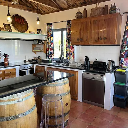 Welcome To Casa Fitz With Ocean Views And Air Conditioning *