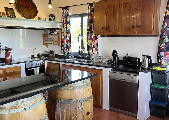 Welcome To Casa Fitz With Ocean Views And Air Conditioning *